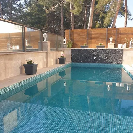 Schoene Im Gruenen Mit Privater Pool Und Meeresblick 库萨达斯